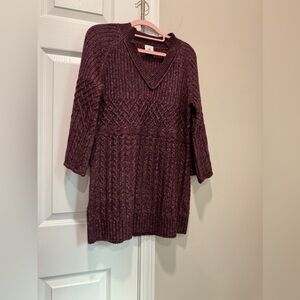 CAbi Chime V-Neck Pullover Sweater
Chunky Knit Maroon Sz : XS